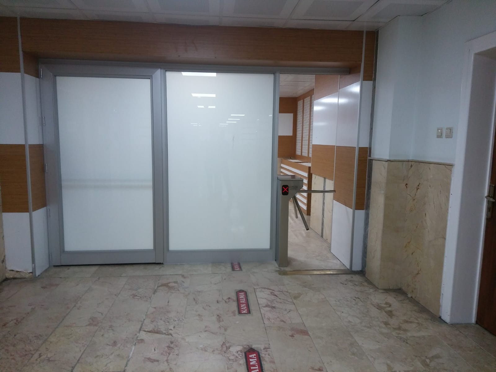 Samsun Gazi Devlet Hastanesi Kan Alma Mrk. Girişi Fotoselli Kapı Sistemi